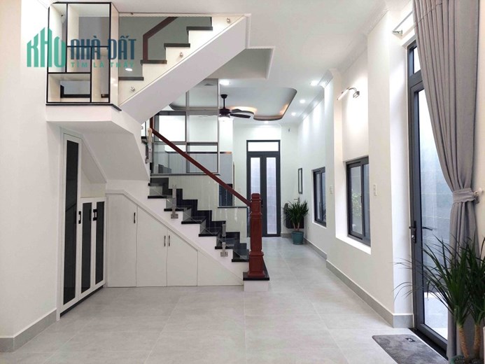 Bán Nhà Gần Ngã 5 Thủ Đức Linh Trung Thủ Đức 70m2, 4 Tầng Đúc, 3PN HXH Chỉ Nhỉnh 7 Tỷ Full Nội Thất.