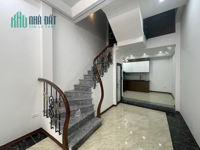 Gần Phố  , Nguyễn thị Đinh , 40 m2 giá 4.5 tỷ .ở Sướng