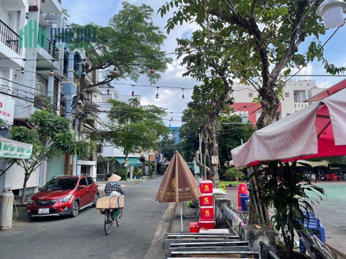 MẶT TIỀN CHỢ HẠNH THÔNG TÂY SẦM UẤT BẬC NHẤT. VỪA KINH DOANH, VỪA Ở. GÍA CHỈ 10 TỶ 5 - 66M2. 4 TẦNG.