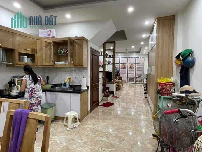 Tôi cần bán nhà tại Nguyễn Ngọc Vũ Cầu Giấy, căn góc 60,3m, giá muốn bán 11,2 tỷ