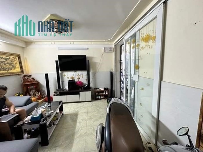 - 3 TẦNG- NHÀ MỚI VÀO Ở NGAY- ĐẦY ĐỦ CÔNG NĂNG- KHÔNG QUY HOẠCH- Đ. NGUYỄN VĂN QUỲ- F. PHÚ THUẬN-