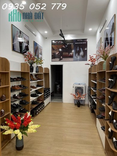 Gia đình qua nước ngoài định cư cần sang nhượng lại cửa hàng giày da nam cao cấp GUCIANO - WESTINO