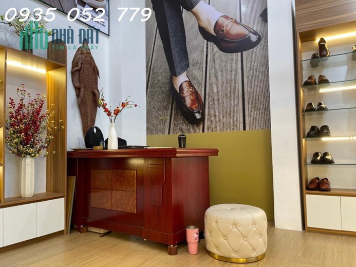Gia đình qua nước ngoài định cư cần sang nhượng lại cửa hàng giày da nam cao cấp GUCIANO - WESTINO