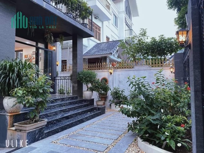 BIỆT THỰ, ĐƠN LẬP PHÂN KHU CAO CẤP CIPUTRA, BỂ BƠI, BỂ CÁ KOI: 250M2, 4T, MT10M, 68 TỶ