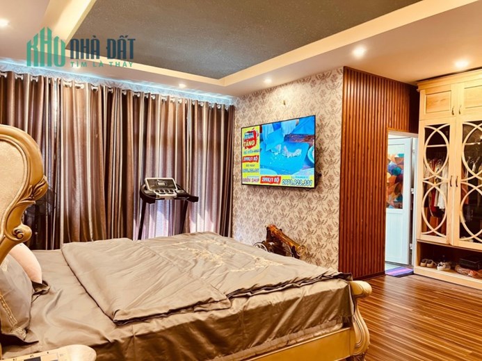 Bán Gấp Nhà TTTP Nha Trang Đường 20m , Cách Biển Chỉ 5p đi xe, Khu Đô thị Sầm uất - Kết Hợp Kinh