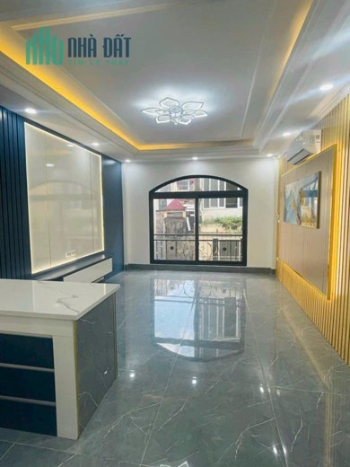 Lạc Long Quân, Tây Hồ - 6 Tầng thang máy - Gần Hồ Tây - Nhỉnh 6 tỷ - HIẾM