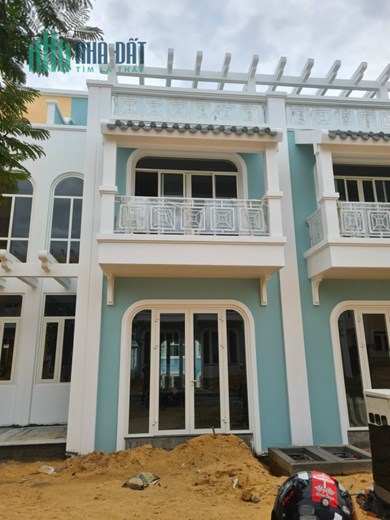 Chính chủ cần bán căn liền kề mặt biển tại dự án KN Paradise Cam Ranh, DT 108m2, view công viên