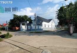 Nhà Mái Thái 2 Mặt Tiền - Dân Cư Đông!