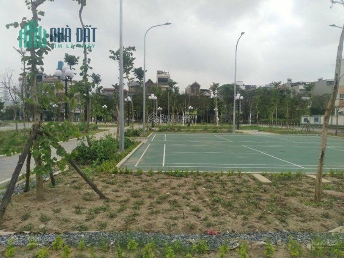 Cắt lỗ bán đất TĐC Giang Biên 56m2 giá 6,8 tỷ, mặt tiền 4,73m, ô tô đỗ ngày đêm, đường 11m