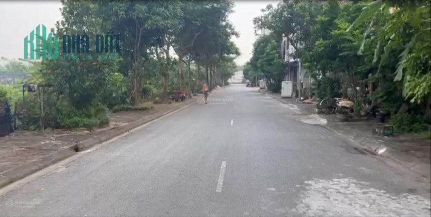 Cắt lỗ bán đất TĐC Giang Biên 56m2 giá 6,8 tỷ, mặt tiền 4,73m, ô tô đỗ ngày đêm, đường 11m