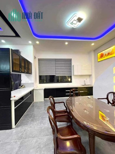 Biệt thụ nghĩ dưỡng ngay trung tâm huyện Hóc Môn, DT 240m2 Giá chỉ có 9.9 tỷ