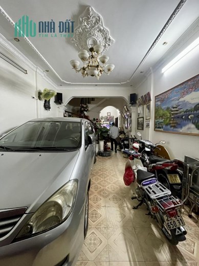 Bán nhà Hoàng Văn Thái 64m x 4 tầng, Mt: 4.1m, phân lô, ô tô vào nhà