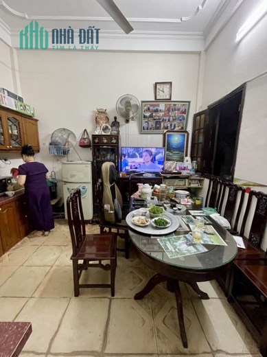 Bán nhà Hoàng Văn Thái 64m x 4 tầng, Mt: 4.1m, phân lô, ô tô vào nhà