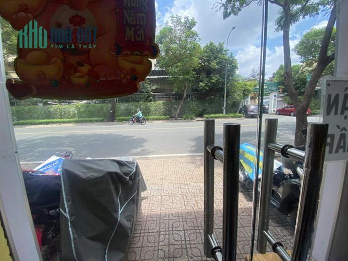 Bán nhà mặt tiền trung tâm Quận 3, mặt bằng kinh doanh rộng 14m