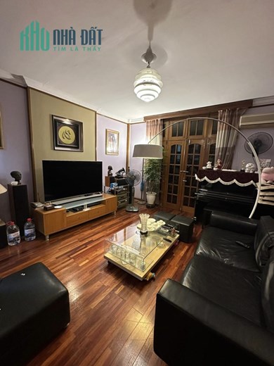 Nhà đẹp Trần Quang Diệu, Đống Đa, 50m2, MT:5m, Phân lô, ô tô đỗ cửa, thang máy