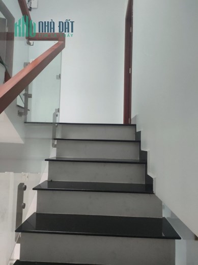Bán nhà Lã Xuân Oai Quận 9 - Ô tô ngủ trong nhà - 106m2 - Nhỉnh 6 tỷ -  3 tầng 4 PN