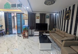 Bán nhà xây độc lập 40m 3 tầng Nguyễn Công Trứ ngõ nông, GIÁ 2.25 tỉ