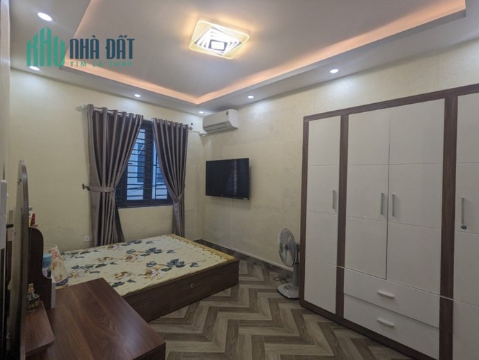 Bán nhà xây độc lập 40m 3 tầng Nguyễn Công Trứ ngõ nông, GIÁ 2.25 tỉ