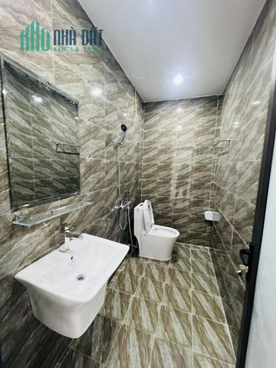 Bán nhà xây mới Trung Hành, diện tích 44m 4 tầng GIÁ 2.6 tỉ ô.tô đỗ cửa