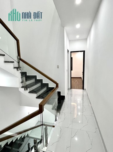 Bán nhà Hào Khê - Lạch Tray, 70m 3 tầng GIÁ 2.89 tỉ sân cổng riêng
