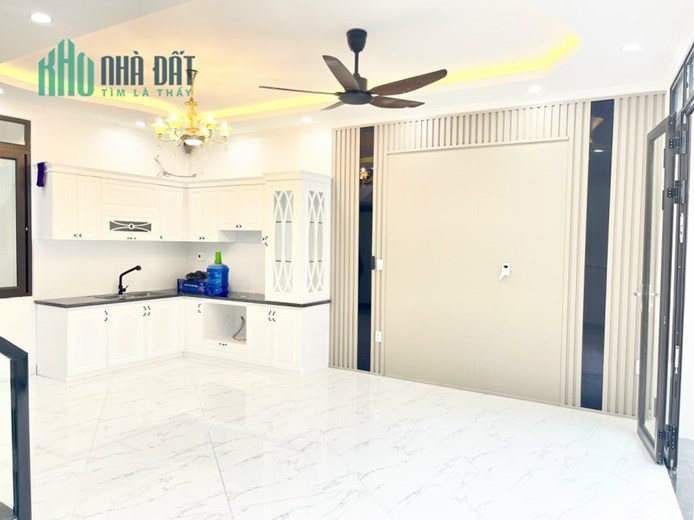 Bán nhà xây mới, 47m 4 tầng GIÁ sốc 2.5 tỉ ngay Cầu Vượt Lạch Tray