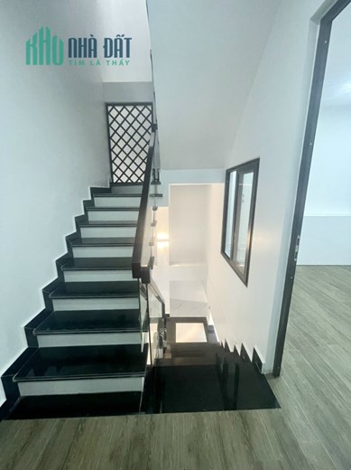 Bán nhà xây mới, 47m 4 tầng GIÁ sốc 2.5 tỉ ngay Cầu Vượt Lạch Tray