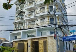 Cho thuê 2 căn góc liền kề mặt tiền đường 18B. Đường rộng xe tải lớn ra vào/đậu thoải mái