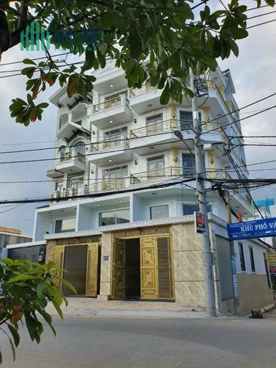 Cho thuê 2 căn góc liền kề mặt tiền đường 18B. Đường rộng xe tải lớn ra vào/đậu thoải mái