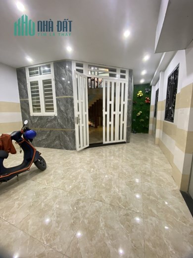 Cho thuê 2 căn góc liền kề mặt tiền đường 18B. Đường rộng xe tải lớn ra vào/đậu thoải mái