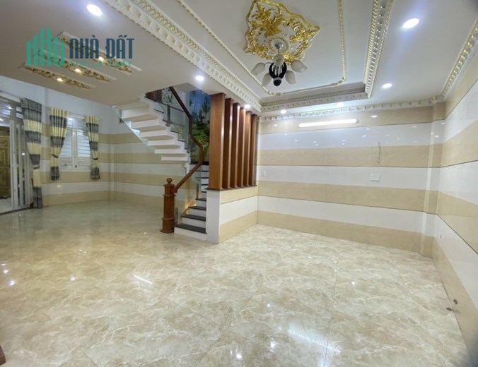 Cho thuê 2 căn góc liền kề mặt tiền đường 18B. Đường rộng xe tải lớn ra vào/đậu thoải mái