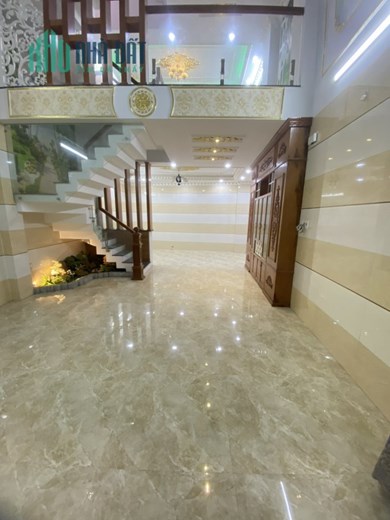 Cho thuê 2 căn góc liền kề mặt tiền đường 18B. Đường rộng xe tải lớn ra vào/đậu thoải mái