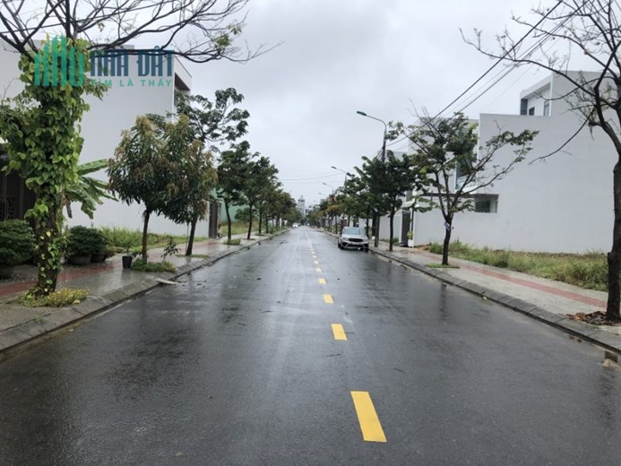 Bán 200m2 Mặt tiền Mai Chí Thọ, ngang 10m thích hợp xây Villa, sát Sông Hàn, chỉ 10 tỷ