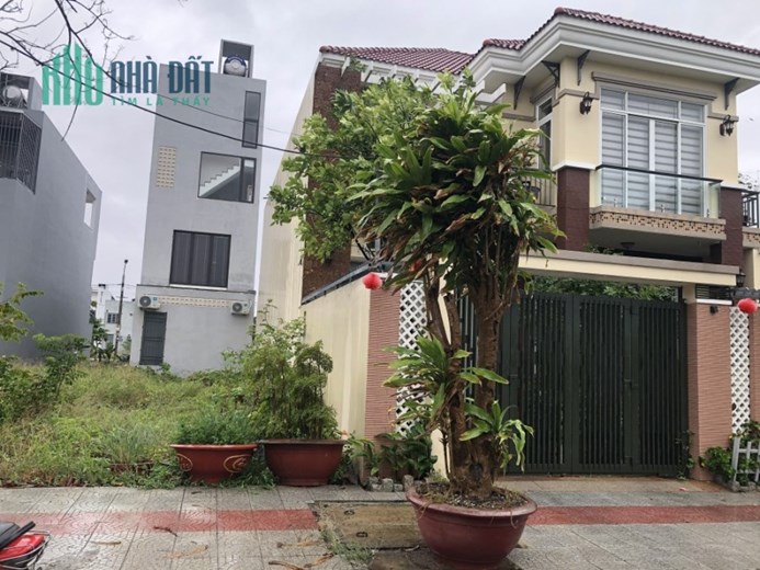 Bán 200m2 Mặt tiền Mai Chí Thọ, ngang 10m thích hợp xây Villa, sát Sông Hàn, chỉ 10 tỷ
