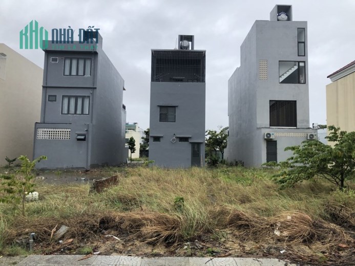 Bán 200m2 Mặt tiền Mai Chí Thọ, ngang 10m thích hợp xây Villa, sát Sông Hàn, chỉ 10 tỷ