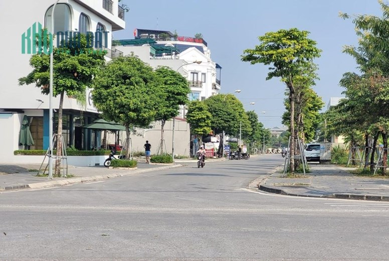 Bán nhà 3 tầng khu đô thị Nguyên Khê Đông Anh lô góc 3 mặt tiền 111.3m2 kinh doanh