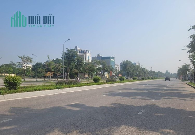 Bán nhà 3 tầng khu đô thị Nguyên Khê Đông Anh lô góc 3 mặt tiền 111.3m2 kinh doanh