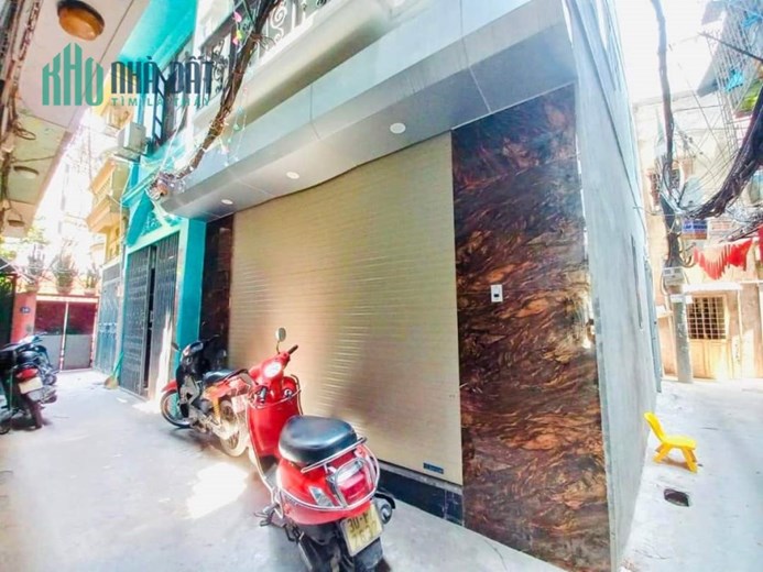 BÁN LUÔN NHÀ NGÕ 147 TÂN MAI DT KHỦNG 52M 5T. SÁT Ô TÔ. CHỈ HƠN 5 TỶ
