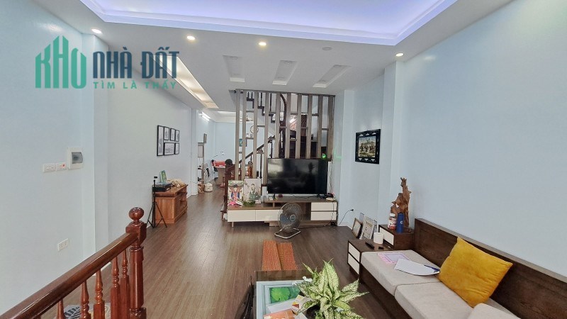 Bán nhà Nguyễn Văn Cừ,Long Biên 5 tầng 53m,Mt4m oto đua hơn 5.8 tỷ
