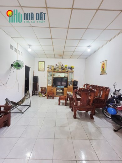 Bán nhà đường số 8, Trường Thọ, DT: 5.5 x 18m, HXH, giá 4.X tỷ.