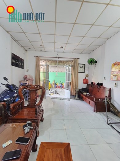 Bán nhà đường số 8, Trường Thọ, DT: 5.5 x 18m, HXH, giá 4.X tỷ.