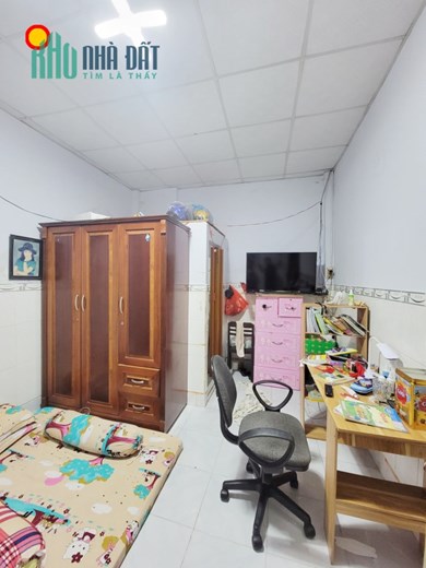 Bán nhà đường số 8, Trường Thọ, DT: 5.5 x 18m, HXH, giá 4.X tỷ.