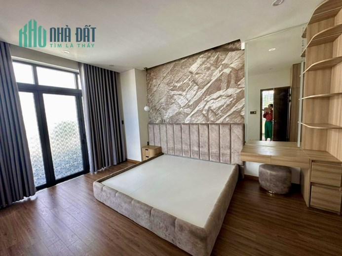 Giảm sâu! Bán nhà 3 tầng 90m2 - mặt tiền TT Hải Châu. Sân đậu oto. Hiện Đại - Kiên Cố