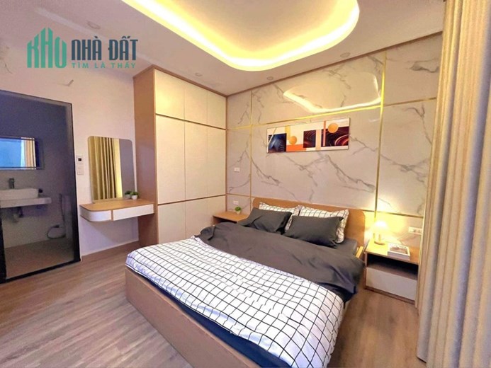 Nhà vừa xây xong ,Hoàng Quốc Việt , ngõ thông ,ở Sướng  40 m- 4,75 tỷ. ô tô