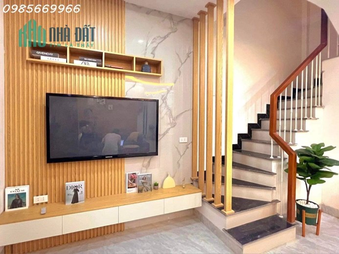 Nhà vừa xây xong ,Hoàng Quốc Việt , ngõ thông ,ở Sướng  40 m- 4,75 tỷ. ô tô