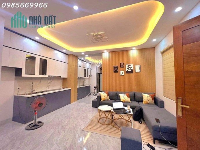 Nhà vừa xây xong ,Hoàng Quốc Việt , ngõ thông ,ở Sướng  40 m- 4,75 tỷ. ô tô