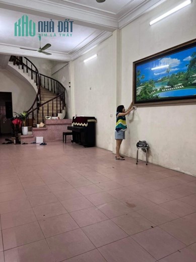 NHÀ PHỐ NGÔ GIA TỰ - Ô TÔ TRÁNH - GA RA Ô TÔ NỞ HẬU KINH DOANH TÀI LỘC.