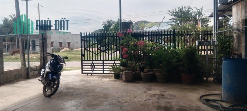CẦN  BÁN ĐẤT TẶNG NHÀ CẤP   4  Tại  Xã Hàm Trí, Huyện Hàm Thuận Bắc, Tỉnh Bình Thuận