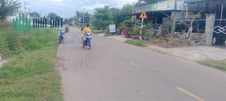 CẦN  BÁN ĐẤT TẶNG NHÀ CẤP   4  Tại  Xã Hàm Trí, Huyện Hàm Thuận Bắc, Tỉnh Bình Thuận