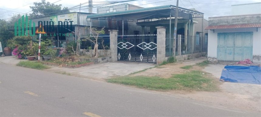 CẦN  BÁN ĐẤT TẶNG NHÀ CẤP   4  Tại  Xã Hàm Trí, Huyện Hàm Thuận Bắc, Tỉnh Bình Thuận