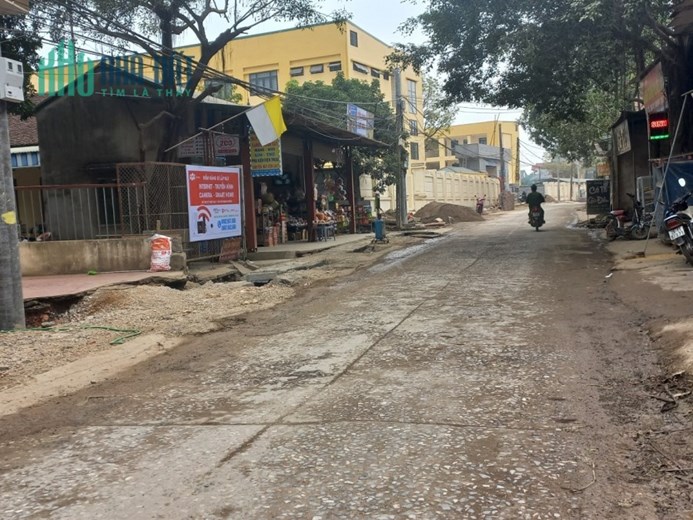 Siêu phẩm, lô góc, 2 mặt thoáng, trục đường liên xã , hiện tại đang rải nhựa
 Tổng Diện tích 300m,